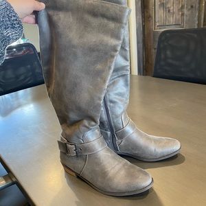 Gray Knee high boots, new